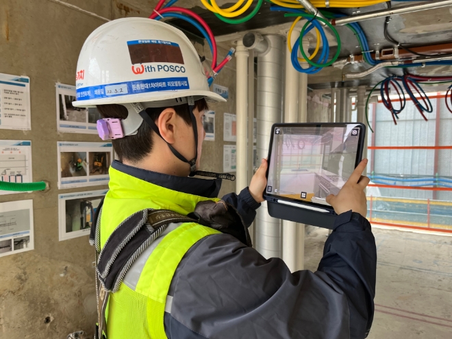 BIM기반 AR, MR 구현해 활용성을 검증하고 있다. / 사진=포스코이앤씨 제공
