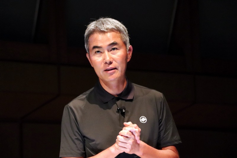 '웹엑스'서 강연을 하고 있는 위메이드 장현국 대표.