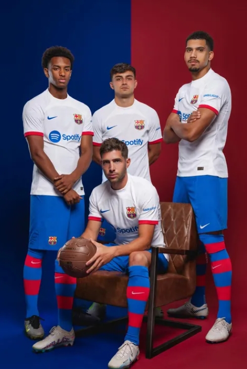 바르셀로나 2023-2024 시즌 원정 유니폼 / 사진출처=바르셀로나 공식 홈페이지