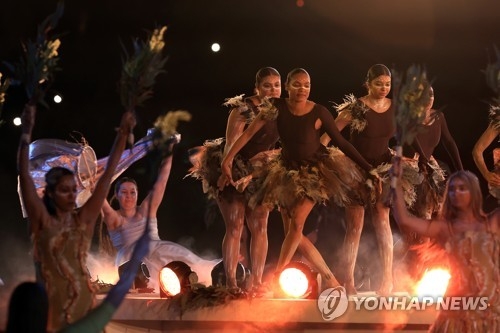 사진: 2023 FIFA 호주·뉴질랜드 여자 월드컵 개회식에서 공연하는 원주민들/ 연합뉴스