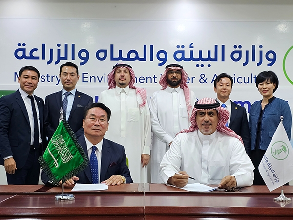 시더스그룹과 타이프 시 간 조인식 후 기념촬영