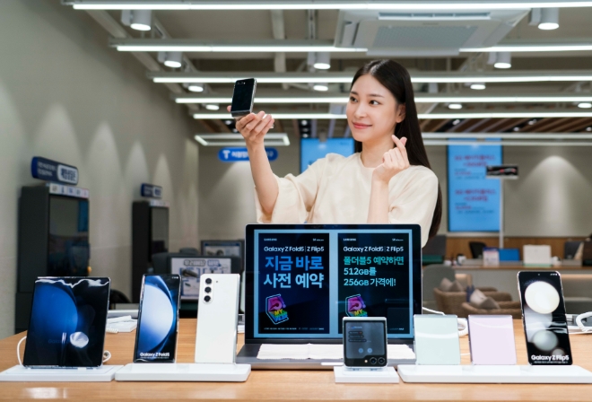 SKT는 8월 1일부터 8월 7일까지 진행되는 갤럭시 Z 폴드5/플립5의 사전예약 고객에게 다양한 혜택을 제공하는 ‘5! my wonderFlip’ 캠페인을 진행한다.
