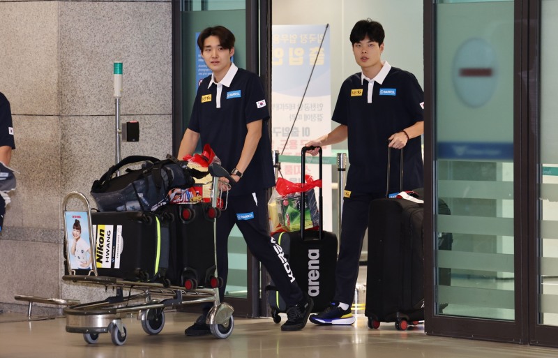 김우민(왼쪽)과 이호준(오른쪽) / 사진출처=연합뉴스