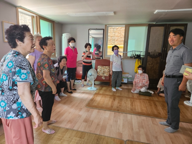 경로당 현장방문 / 사진=군산시 제공