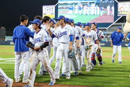 LG에 2연승한 삼성 선수들