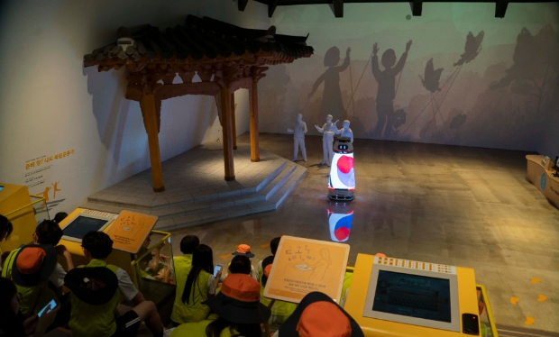 SKT는 독립기념관과 함께 AI 등 첨단 ICT 기술을 활용해 독립운동의 과거-현재-미래 의미를 체험할 수 있는 실감형 콘텐츠 3종을 11일부터 선보인다