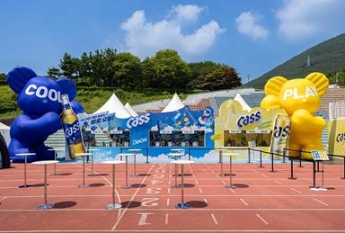 오비맥주 카스, 팝 아티스트 ‘임지빈 작가’와 협업한 ‘대형 카스 베어벌룬’ (이미지 제공=오비맥주)