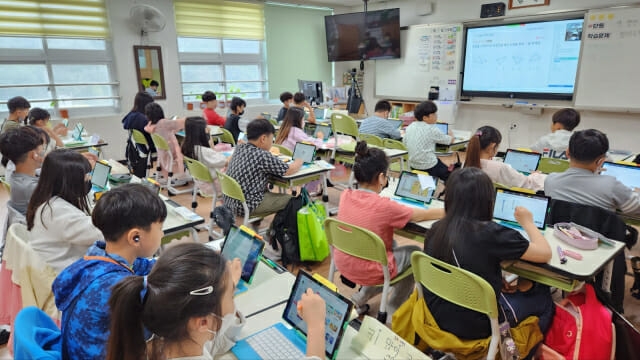 아이스크림에듀, 디지털 선도학교에 AI코스웨어로 ‘홈런’ 지원