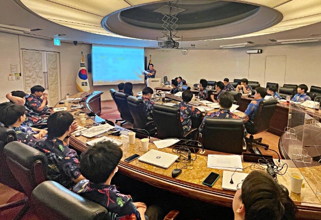 BBQ가 패밀리의 매출 향상과 상생 지원을 위한 비즈니스 매니저(BM) 역량 강화 교육을 진행하고 있다. / 사진=제너시스BBQ 제공