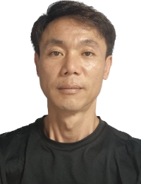 LG복지재단은 충북 청주 오송 지하차도 침수현장에서 시민들을 구한 유병조씨, 정영석씨, 한근수씨, 양승준씨에게 ‘LG 의인상’을 수여했다고 14일 밝혔다. 사진은 의인상을 수상한 유병조씨의 모습. (사진 = LG복지재단 제공)