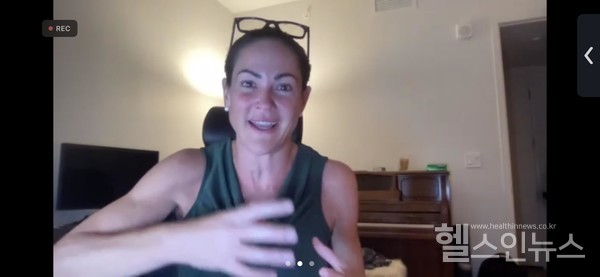 제3회신의료기술평가국제릴레이세미나에서DigitalMedicineSociety(DiMe)대표(CEO)가발표하고있다.