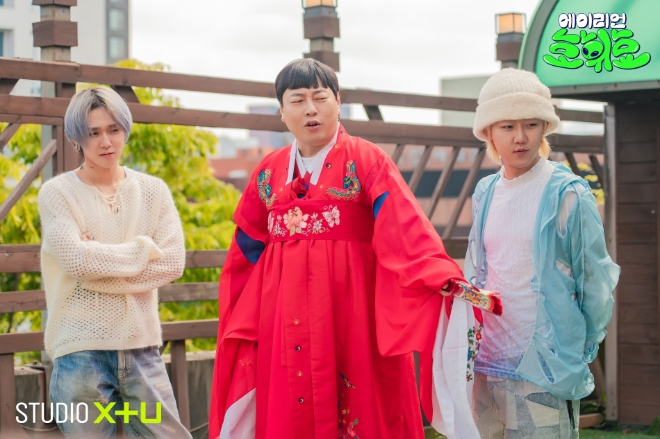 LG유플러스의 콘텐츠 전문 스튜디오 STUDIO X+U가 페이크 리얼리티(Fake Reality) 예능 '에이리언 호휘효'를 런칭했다고 밝혔다. 사진은 에이리언 호휘효 1회 촬영 현장 스틸컷. / 사진=LG유플러스 제공