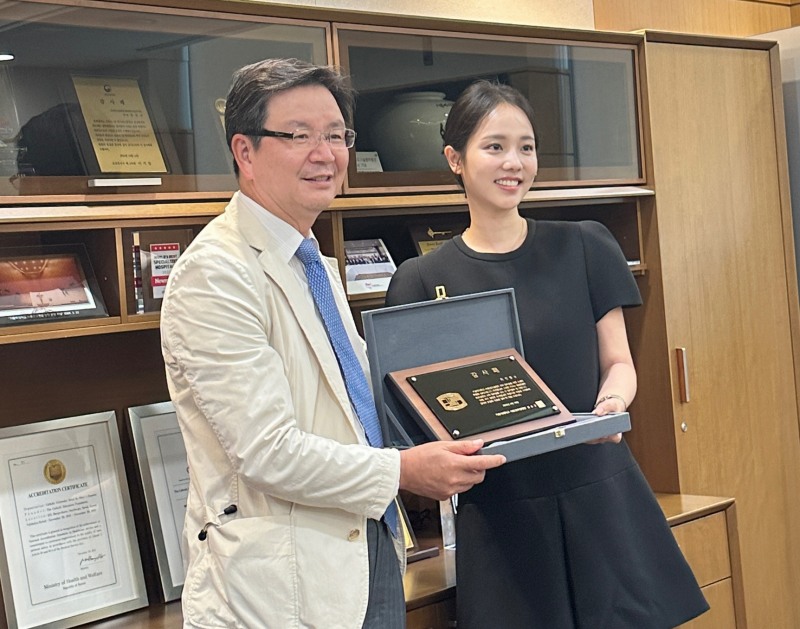 페이퍼백 최선정 대표, 소아환자 치료 위한 후원 기금 1억 원 전달