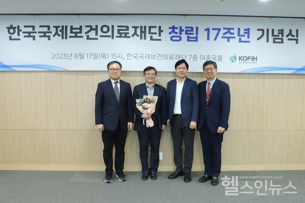 (왼쪽부터)한국국제보건의료재단안관수사무총장,강북삼성병원강재헌미래헬스케어추진단장,강북삼성병원노창보미래헬스케어팀장,보건복지부이호열기획조정실국제협력관국장