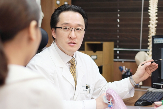 여름철이 괴로운 '수족다한증', 증상과 치료법은?