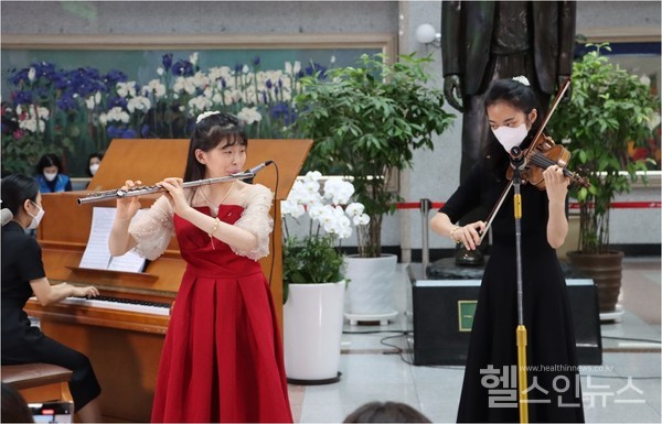 (왼쪽부터)박한별플루리스트,강수민바이올리니스트