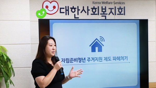 인사말 중인 BAT로스만스 김건희 이사