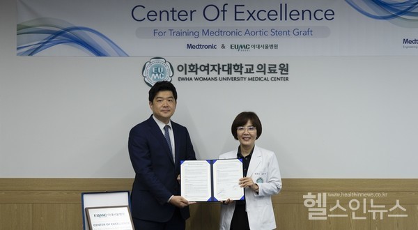 (왼쪽부터)김세웅메드트로닉코리아이사,임수미이대서울병원장