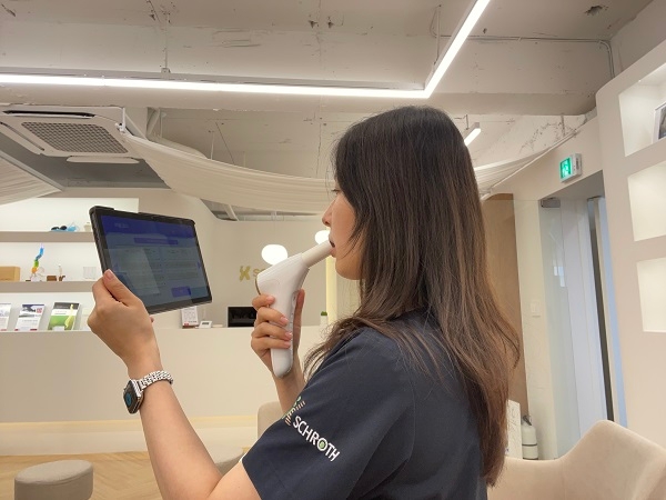 호흡 측정 장비 'Smart Breathe Air Pro' 시연 모습 (제공:케이슈로스)