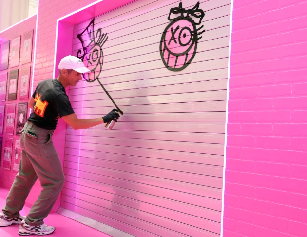 신세계百, 세계적인 그래피티 아티스트의 드로잉쇼 만나보세요