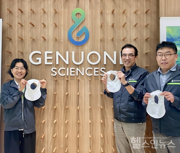 (왼쪽부터)품질본부장심정섭상무,생산본부장변형원전무,품질1그룹송경상이사(제뉴원사이언스제공)