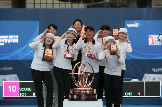 현대자동차 정몽구배 한국양궁대회 2023 우승자들이 세레머니를 하고 있다. / 사진=현대차그룹 제공
