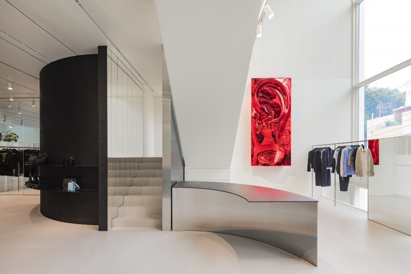 럭셔리 패션하우스 WOOYOUNGMI 플래그십 스토어 ‘맨메이드 도산’ 리뉴얼 오픈