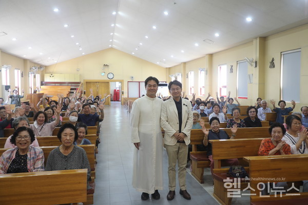 (왼쪽부터)의정부교구오남성당박민우마태오신부,가톨릭대학교의정부성모병원신경과박정욱교수