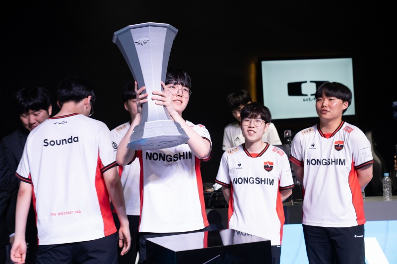 지난 8월 LCK CL을 우승한 농심 이스포츠 아카데미. 사진=한국e스포츠협회 제공