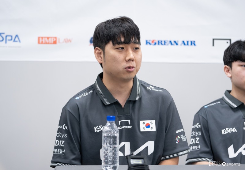 피파온라인4 국가대표 신보석 감독.