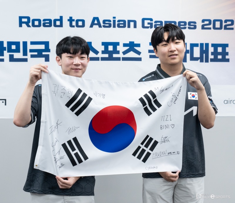 AG 피파 국대 박기영(왼쪽)과 곽준혁.