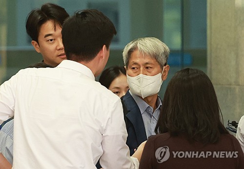 신학림 전 위원장, 취재진 질문에 묵묵부답(연합뉴스사진자료)