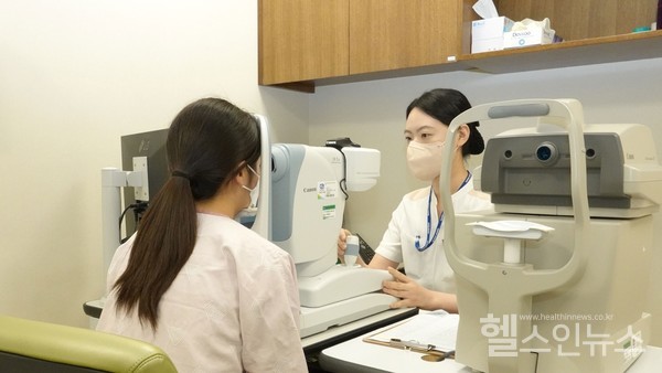 서울성모병원은8월부터10월까지자활근로자및자립준비청년286명을대상으로‘온드림자선건강검진프로그램’을진행한다.지난9월4일자립준비청년B씨(22세)가서울성모병원평생건강증진센터에서건강검진을받고있다.