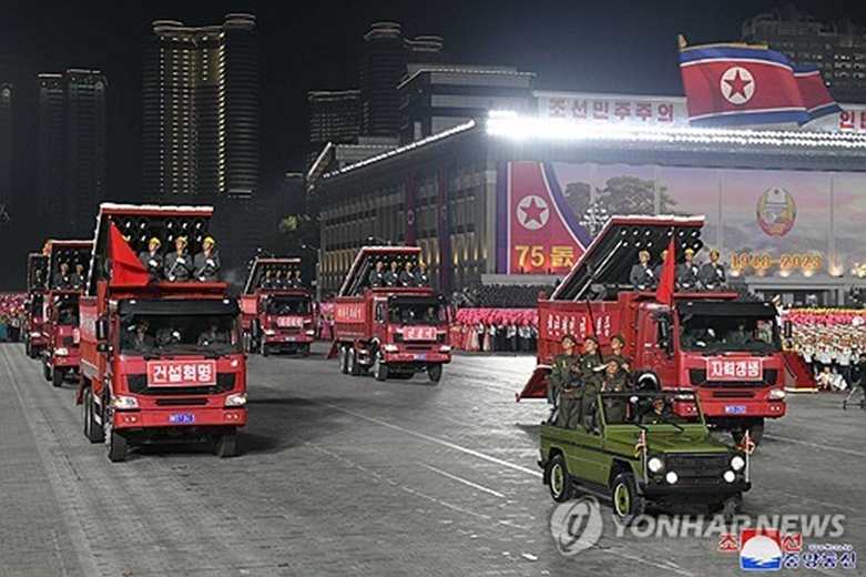북한, '민방위무력 열병식' 개최(연합=사진제공)