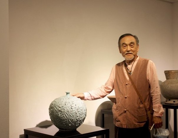 청자 도토리문 이중 투각호 김세용 명장 작품 / 사진=미래에셋증권 제공