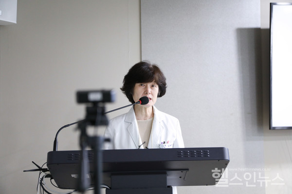 고려대안산병원산부인과김해중교수가분만을주제로온라인산모교실을진행하고있다.