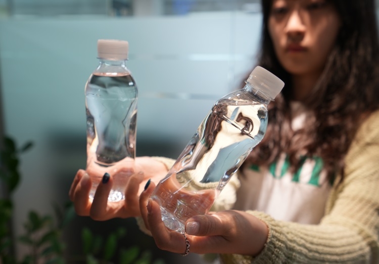 ㈜로터스, 환경 위한 ‘무라벨’ 로터스워터 330ml 제품 선보여