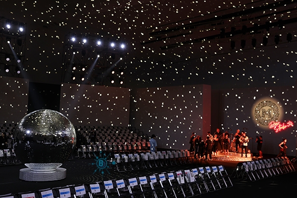 2024 S/S 서울패션위크, STUDIO 54로 바뀐 런웨이