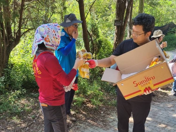 스미후루코리아, 북한산 국립공원 자원봉사자 지원