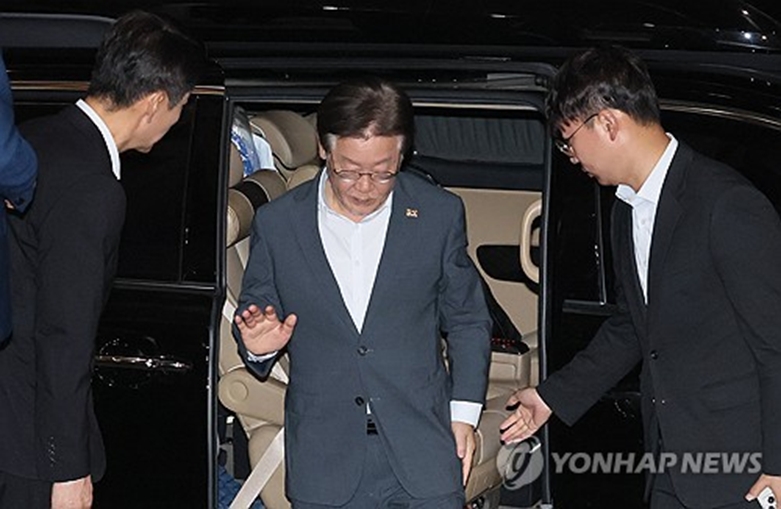 국회 도착한 이재명(연합=사진제공)