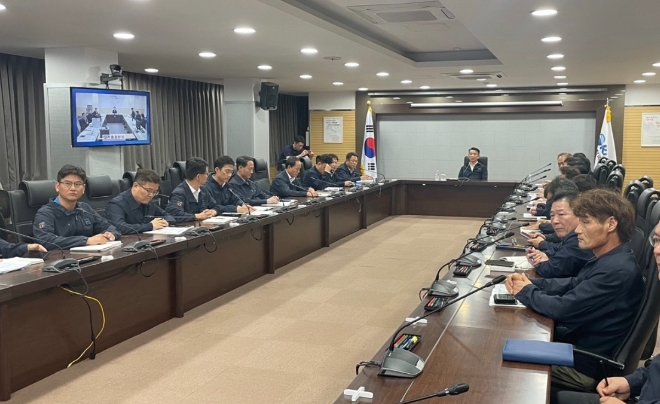 한국철도공사는 13일 오후 9시 서울사옥에서 철도파업 대비 전국 긴급 비상대책회의를 열고, 비상수송대책과 현장 안전관리 방안을 점검했다. / 사진=한국철도공사 제공