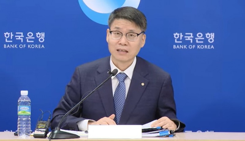 (상보) 이상형 한은 부총재보 "최근 경기, 물가, 가계대출 상황 포함한 금융불균형 상황 고려시 통화정책 상당 기간 긴축적으로 운용할 필요 있어"