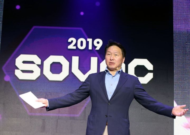 15일 SK그룹에 따르면 국내 최대 사회적 가치 연결 플랫폼 SOVAC(Social Value Connect)이 15일 서울 광진구 워커힐 호텔에서 개막했다. 사진은 지난 2019년 5월 서울 광진구 워커힐 호텔에서 열린 'SOVAC 2019' 행사에서 최태원 SK그룹 회장이  마무리 발언을 하고 있는 모습. (사진 = SK 제공)