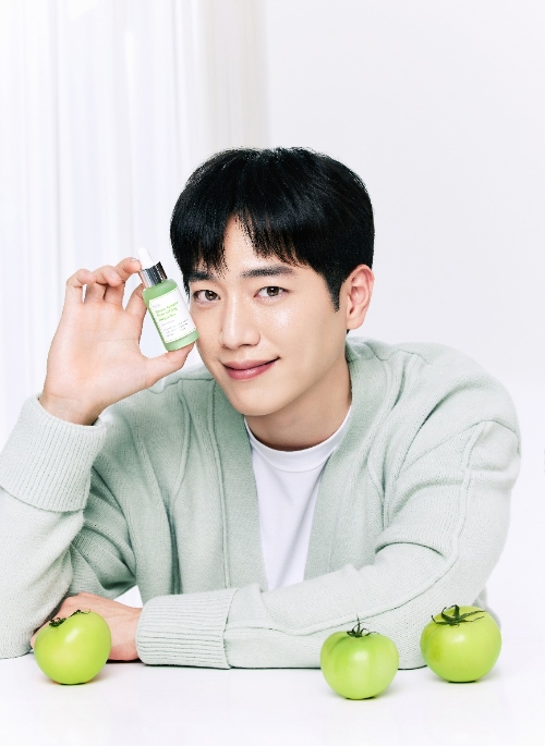 성분에디터 저속모델 배우 서강준(사진제공=올리브인터내셔널)