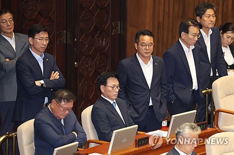 체포동의안 가결에 침울한 민주당(사진=연합)