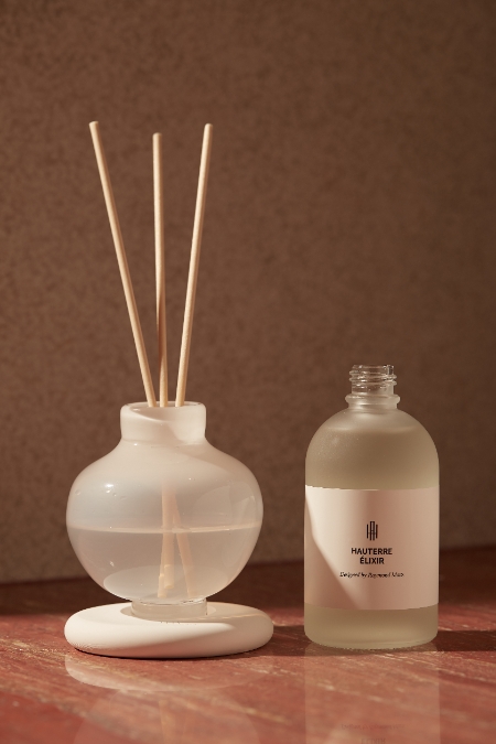 포스코이앤씨 하이엔드 브랜드 오티에르 시그니처 향기가 담긴 '오티에르 디퓨저' / 사진 = 포스코이앤씨 제공