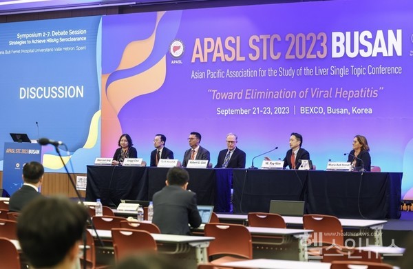 APASLSTC2023BUSAN에참석하여발표하는국내외주요석학들.서울아산병원최종기교수(왼쪽에서두번째)