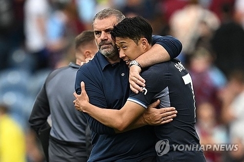 포스테콜루 감독과 손흥민