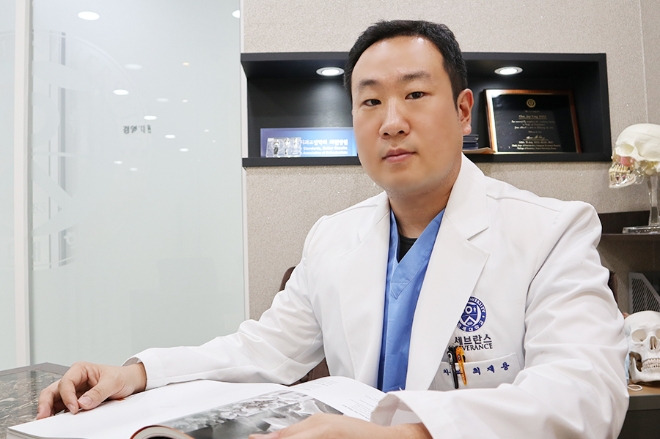 고르다치과의원 최재용 원장