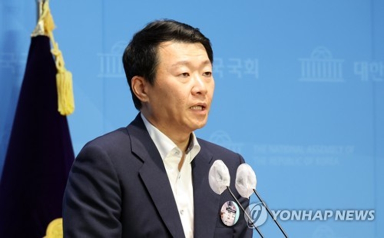논평 발표하는 윤희석 대변인(사진=연합)